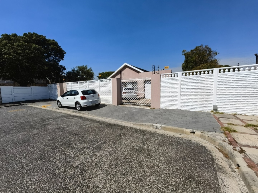 3 Bedroom Property for Sale in Belgravia Western Cape
